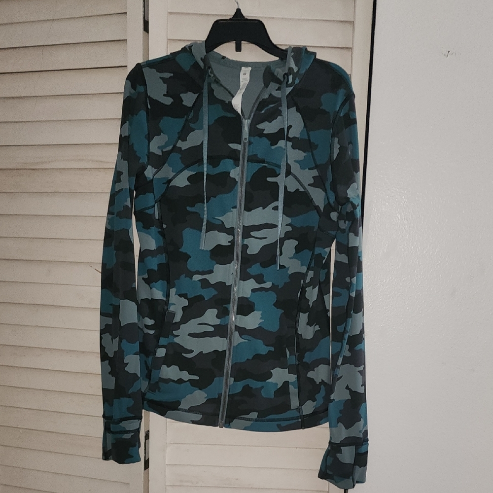 LULULEMON DEFINED  Camouflage Zip-Up Women's Jacket IN SIZE 10